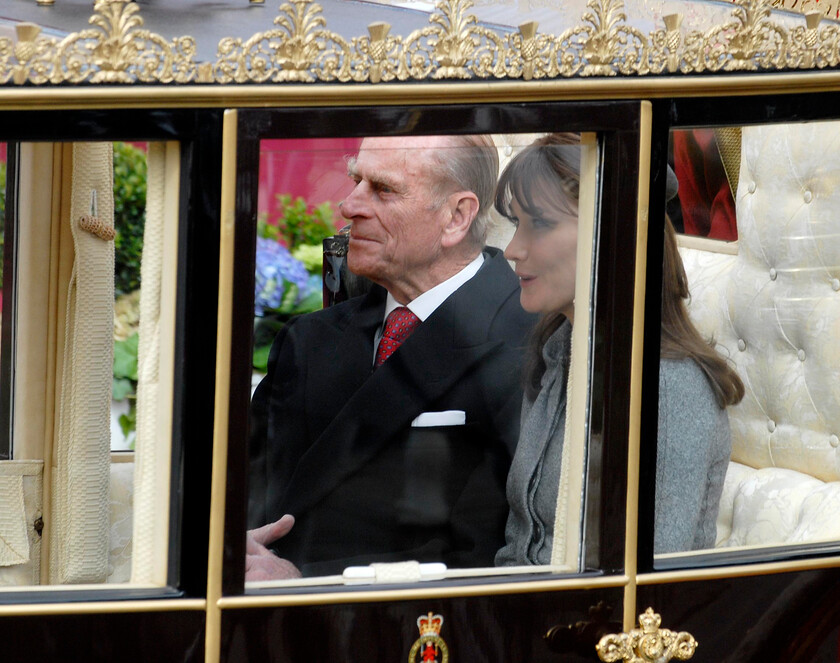 08-0632 40 
 State visit of Nicolas Sarkozy, President of the French Republic and Madame Nicolas Sarkozy, Windsor Riverside Station, with HM queen and the Duke of Ed - Mike Swift 25/3/08