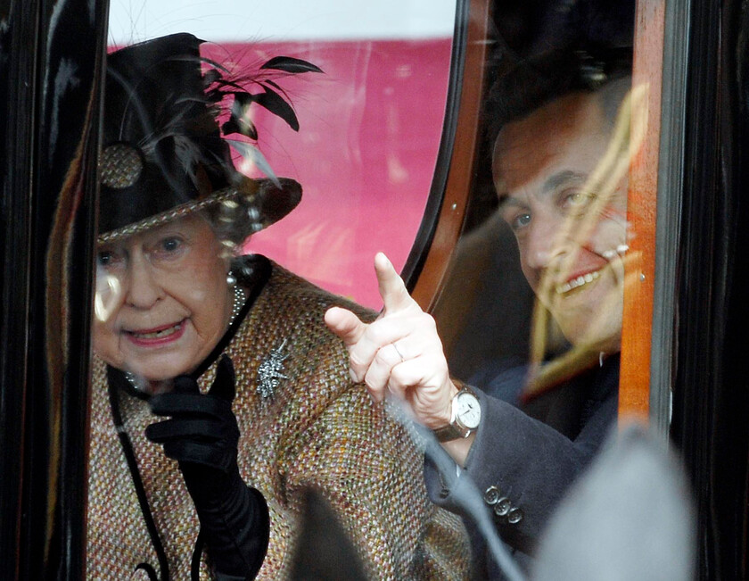 08-0632 37 
 State visit of Nicolas Sarkozy, President of the French Republic and Madame Nicolas Sarkozy, Windsor Riverside Station, with HM queen and the Duke of Ed - Mike Swift 25/3/08