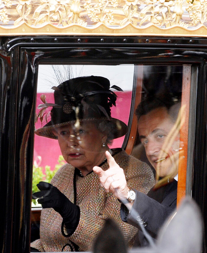 08-0632 38 
 State visit of Nicolas Sarkozy, President of the French Republic and Madame Nicolas Sarkozy, Windsor Riverside Station, with HM queen and the Duke of Ed - Mike Swift 25/3/08