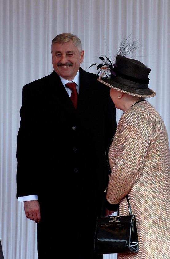 08-0632 8 
 State visit of Nicolas Sarkozy, President of the French Republic and Madame Nicolas Sarkozy, Windsor Riverside Station, with HM queen and the Duke of Ed - Mike Swift 25/3/08