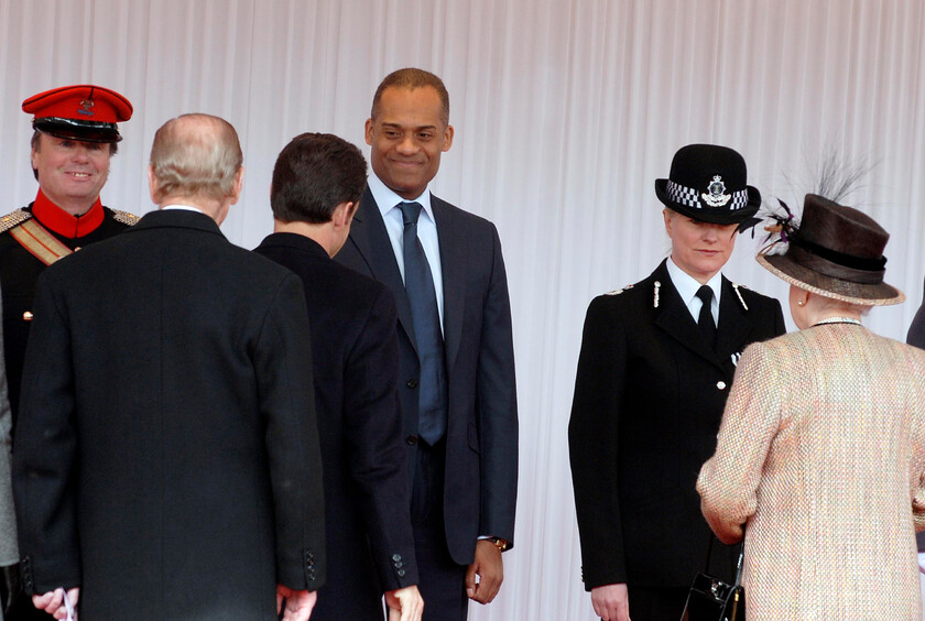 08-0632 21 
 State visit of Nicolas Sarkozy, President of the French Republic and Madame Nicolas Sarkozy, Windsor Riverside Station, with HM queen and the Duke of Ed - Mike Swift 25/3/08